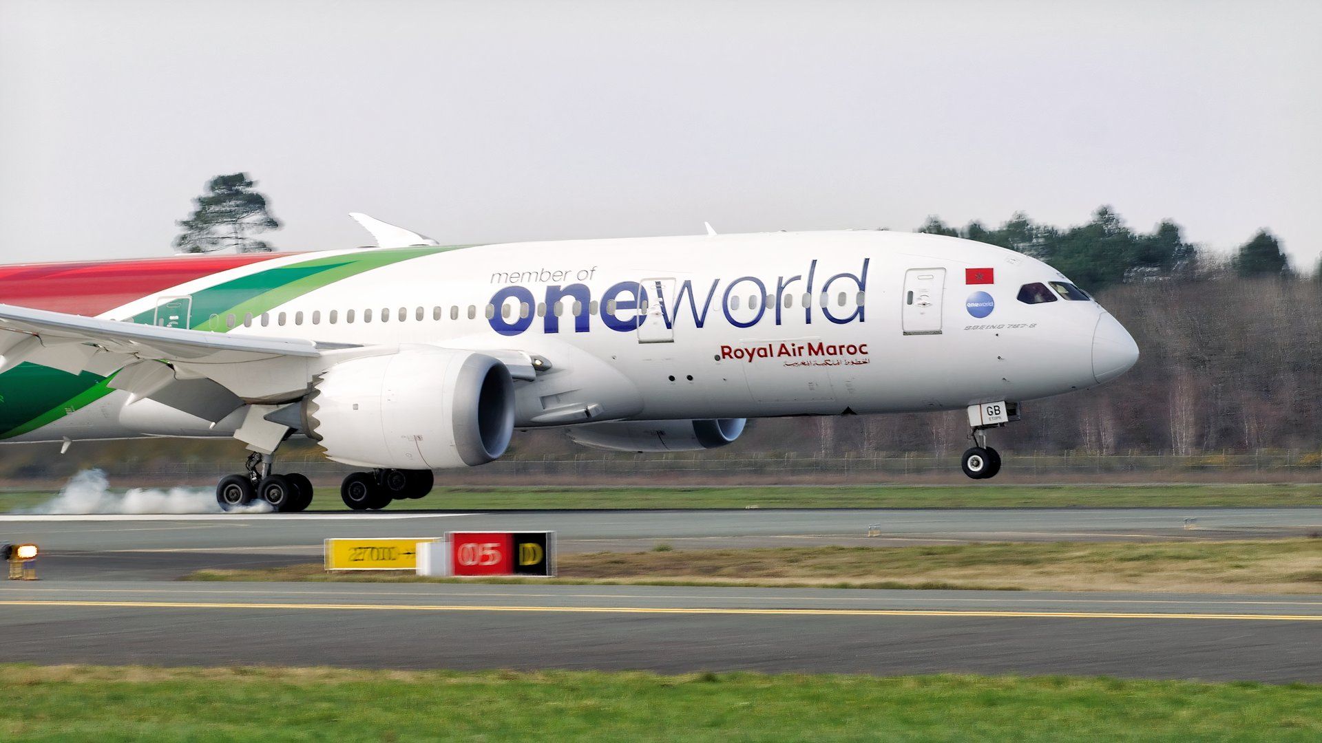 Royal Air Maroc Boeing 787 touching down after another flight