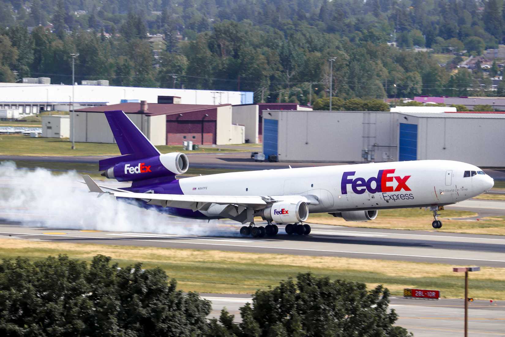 FedEx Express MD-11 touching down