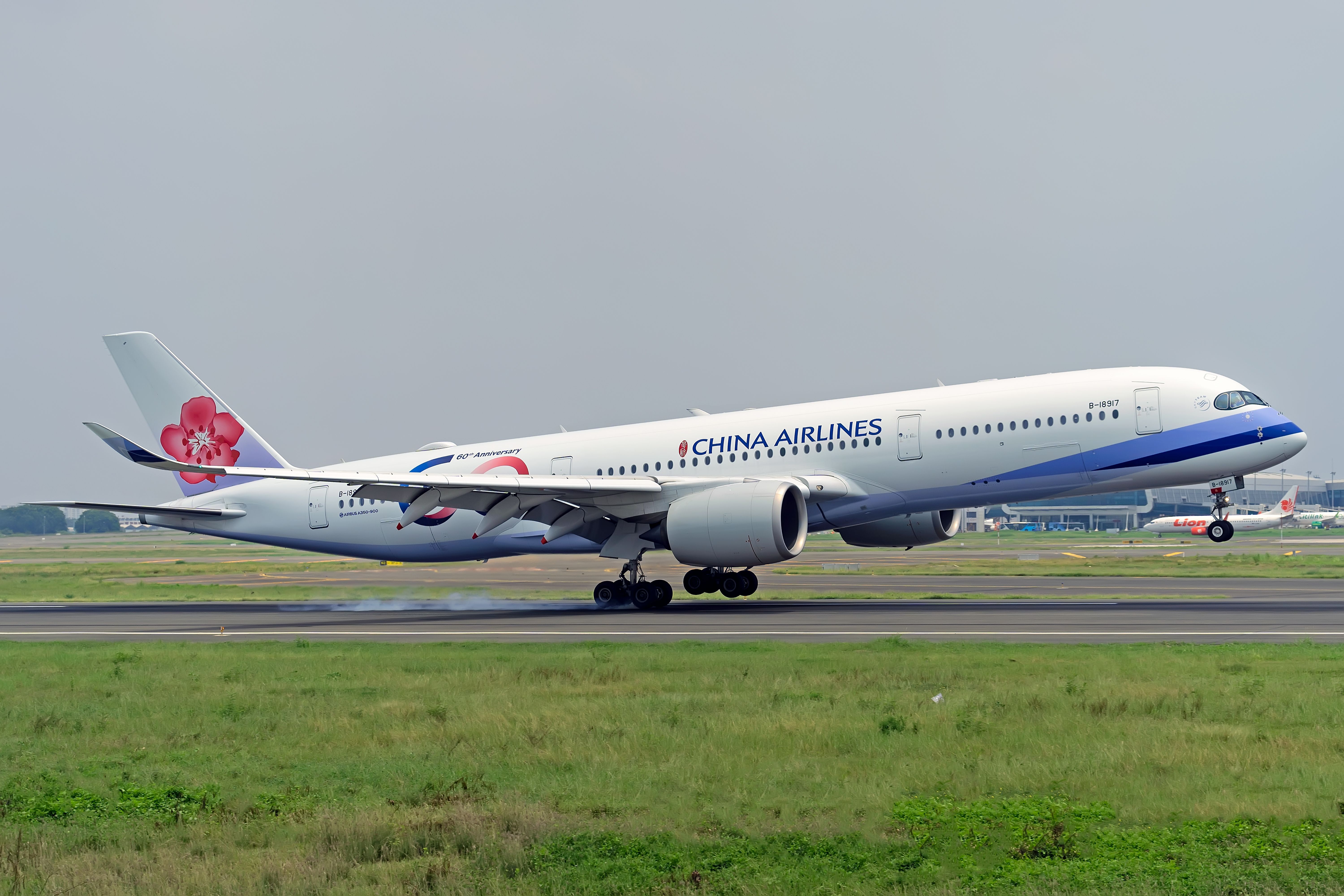 China Airlines Approves $8 Billion Plan For 18 Airbus And Boeing