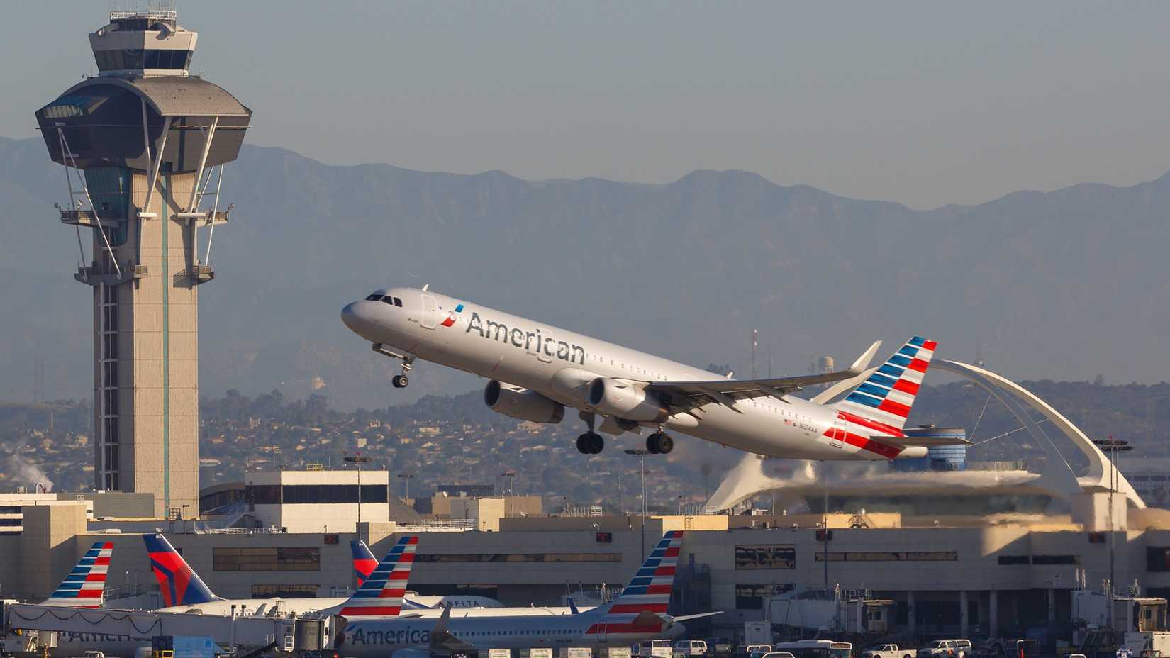 American Airlines Airbus A321 Taking Off