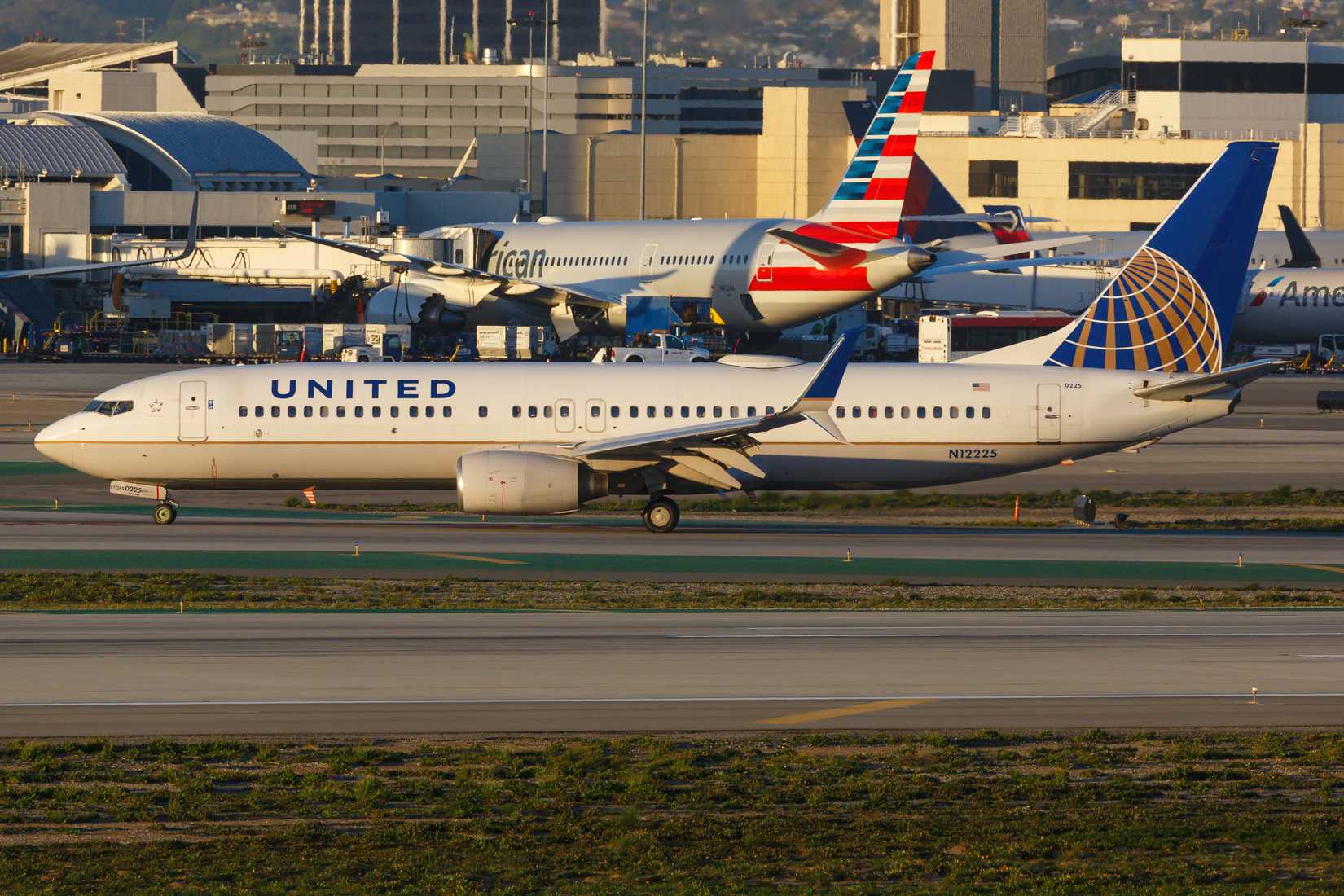 United Airlines Boeing 737-800 on the runway
