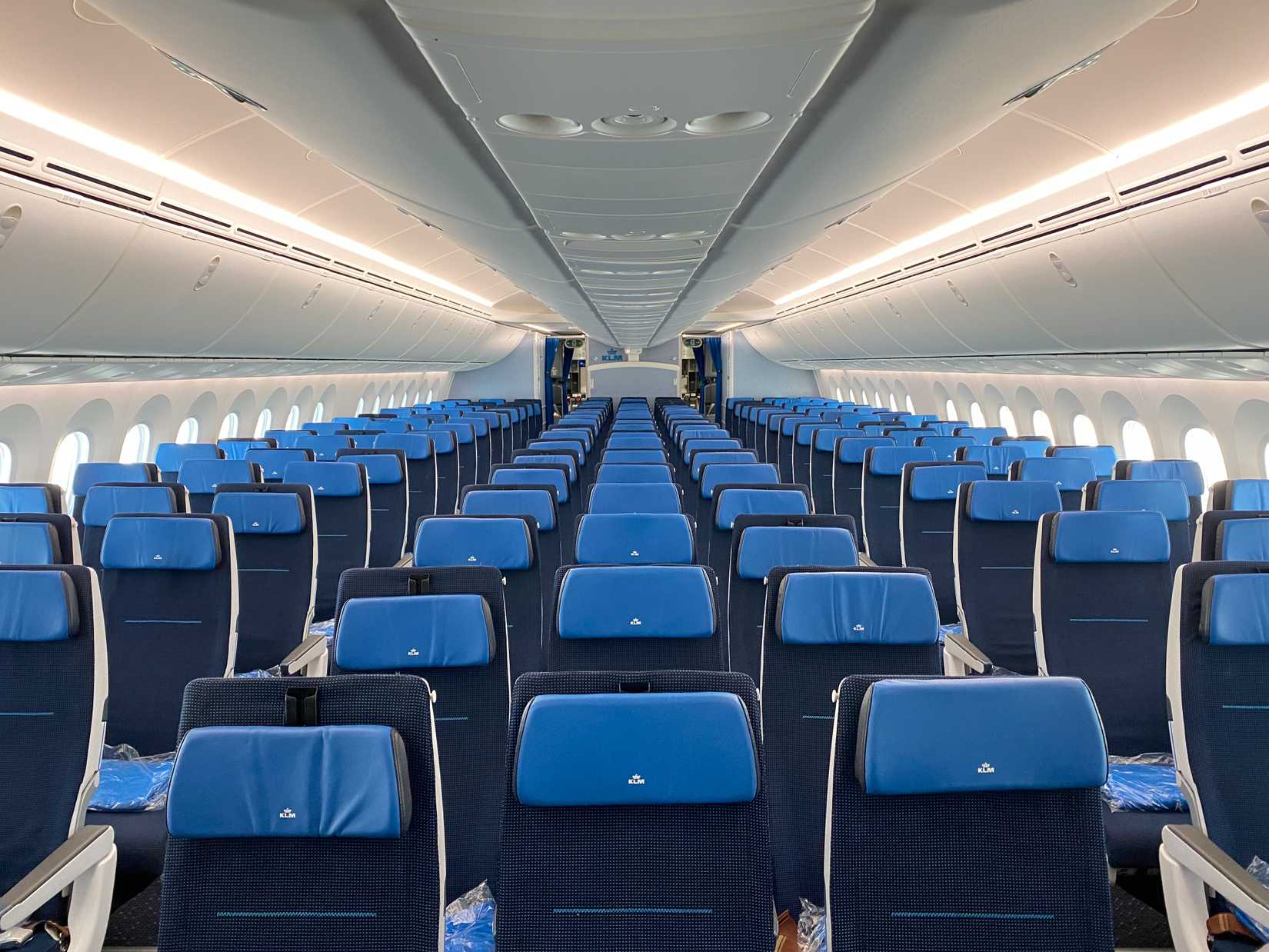 KLM Boeing 787-9 Economy Cabin