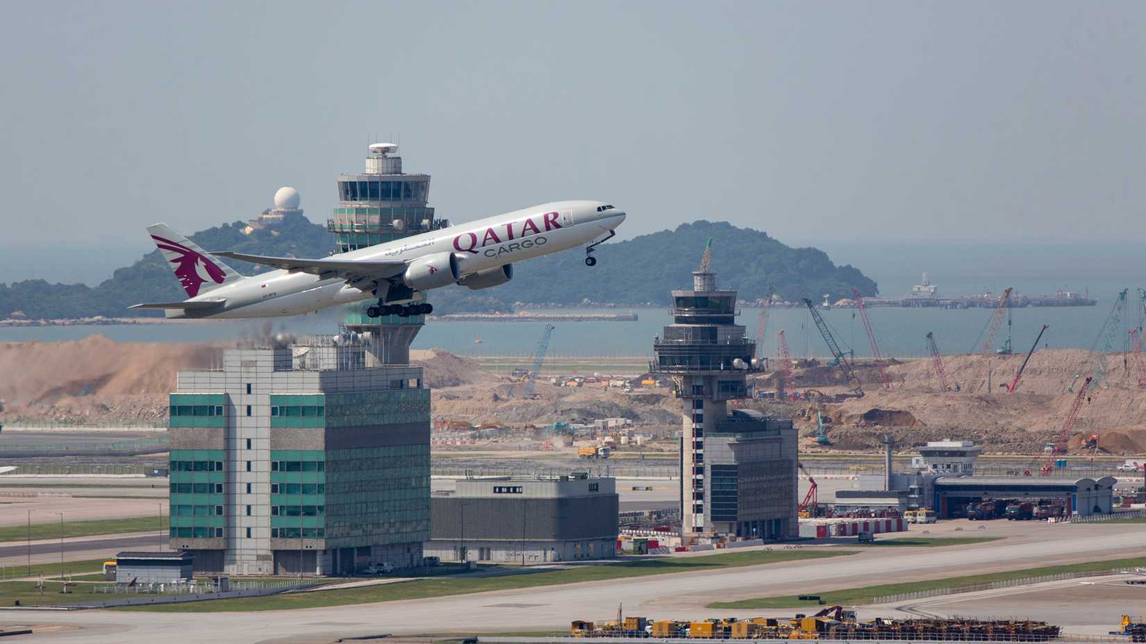 qatar airways departing hong kong airport