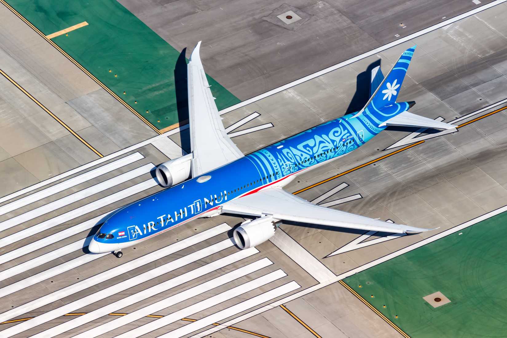 Air Tahiti Nui Boeing 787 On The Runway