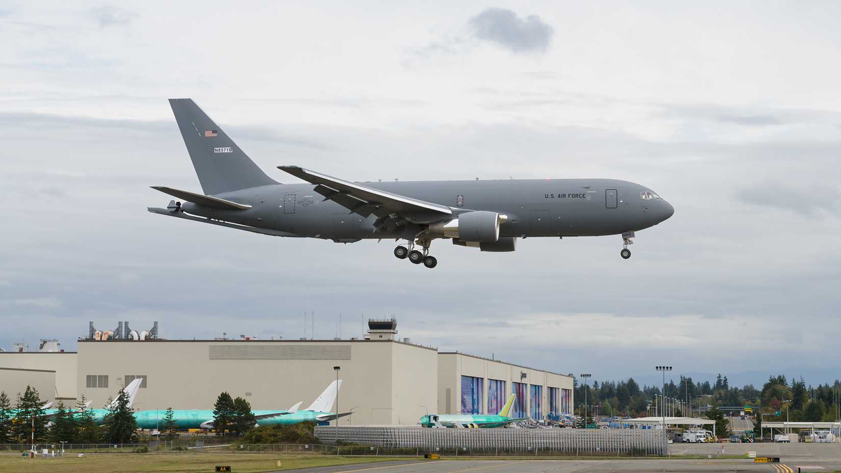 kc-46a pegasus flying