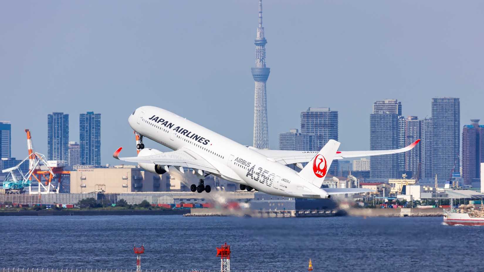 JAL A350 Departing Tokyo