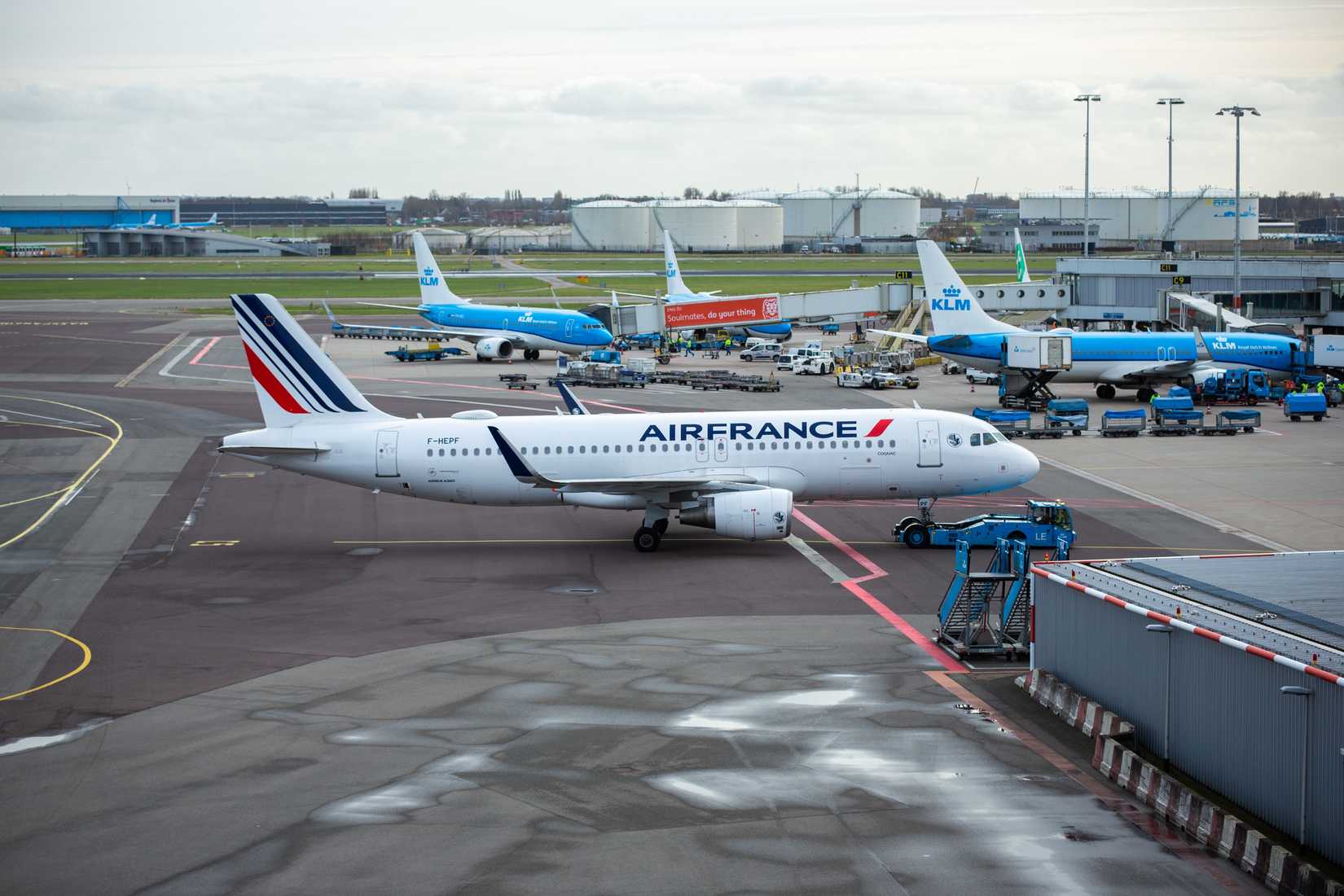 Air France Airbus A320-200 aircraft with KLM aircraft in the background