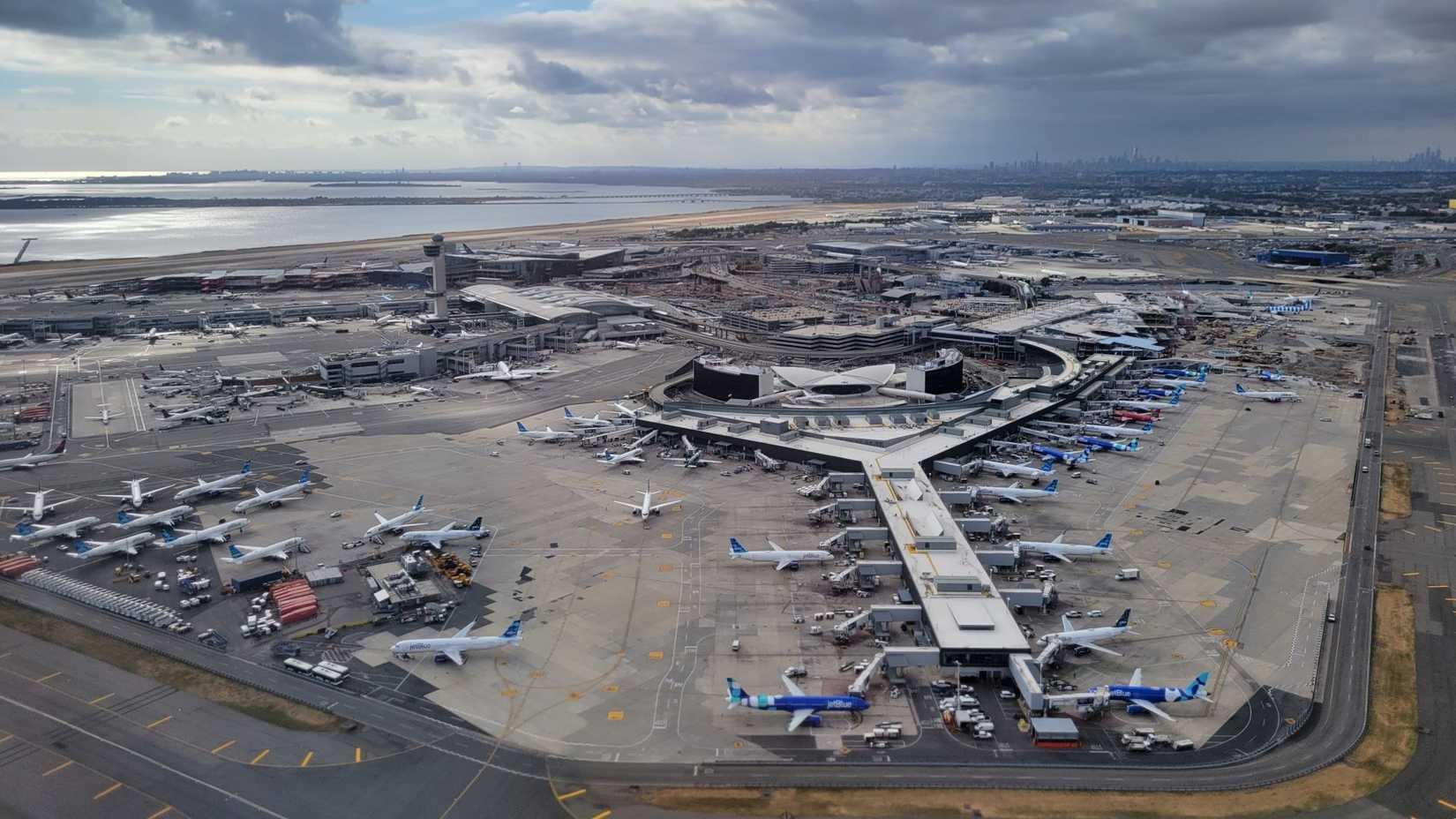 US Airports Dominate Global Passenger Volumes - image 2