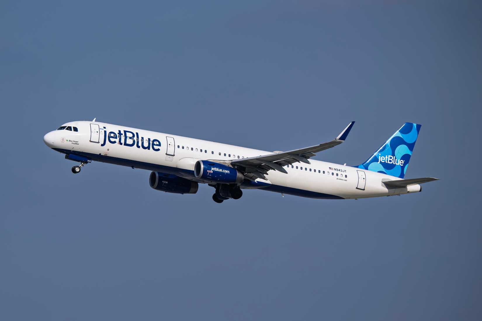 JetBlue Airbus A321-200 Taking Off