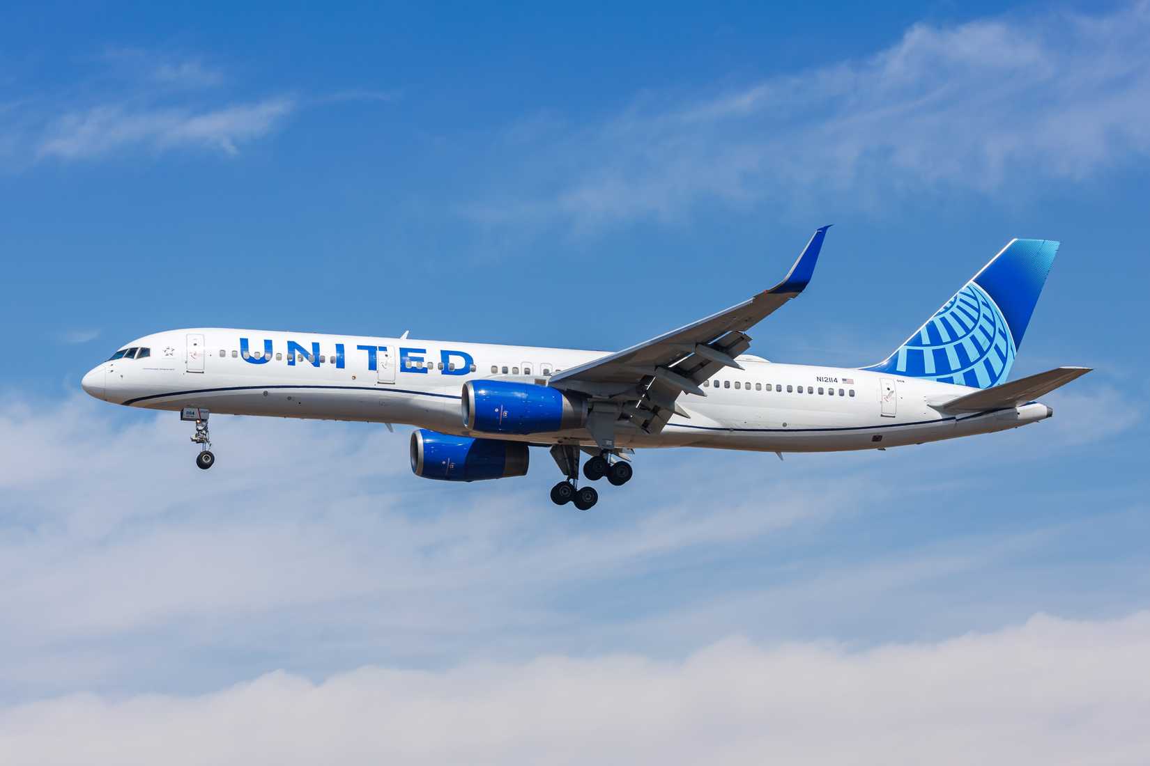United Airlines Boeing 757-200 aircraft