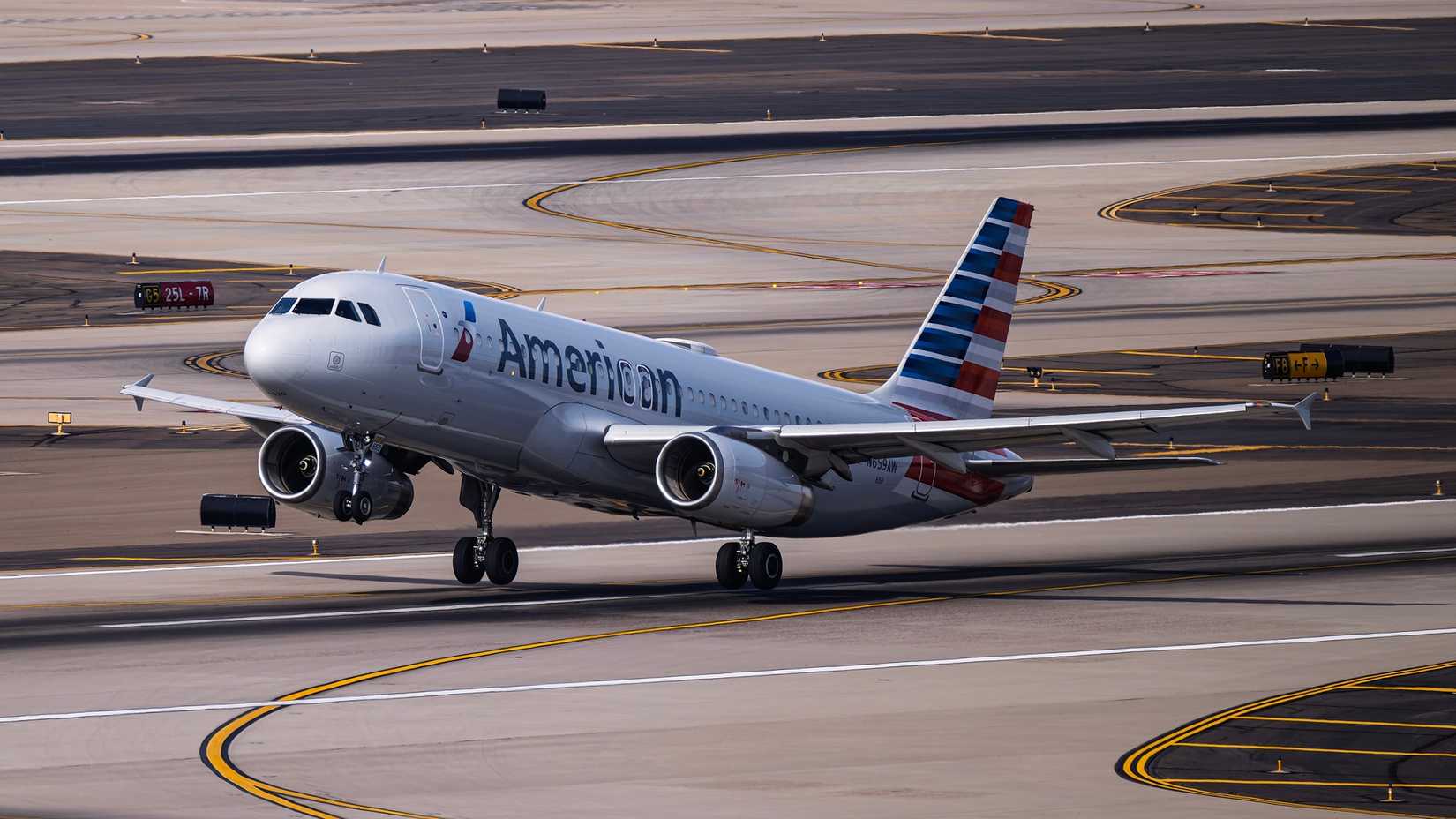 An American Airlines Airbus A320 taking off 