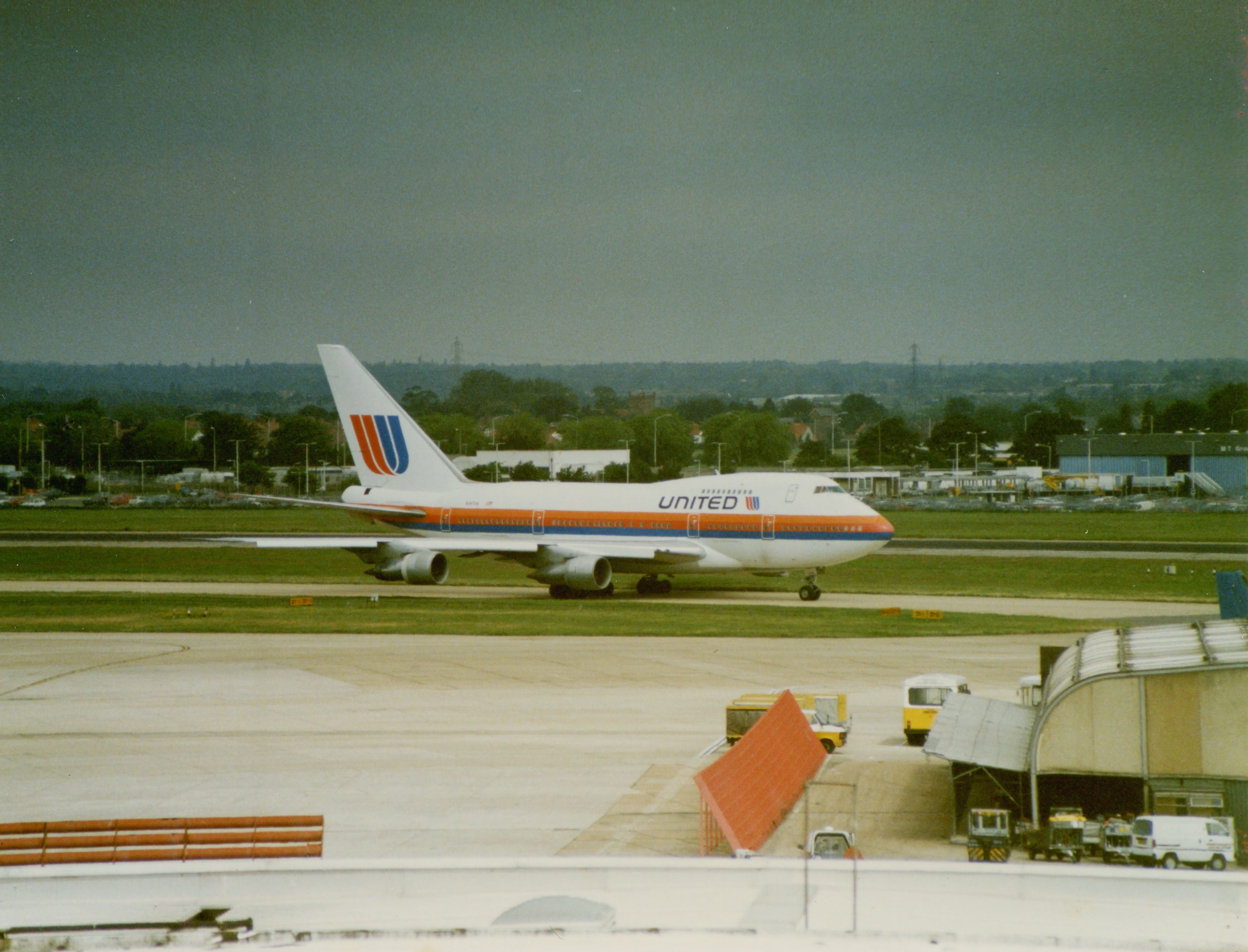 United Airlines Boeing 747SP Taxiing