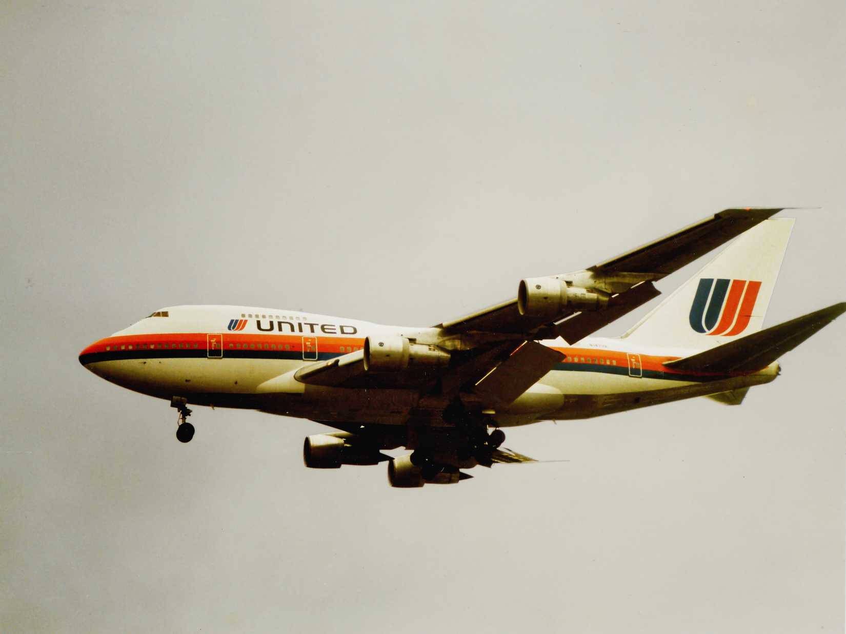 United Airlines Boeing 747SP On Approach