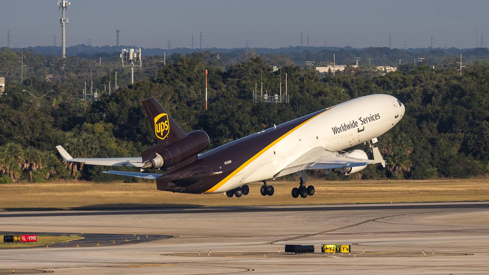 MD-11 Fleet to Miss Peak Holiday Rush as Grounding Extends Into New Year
