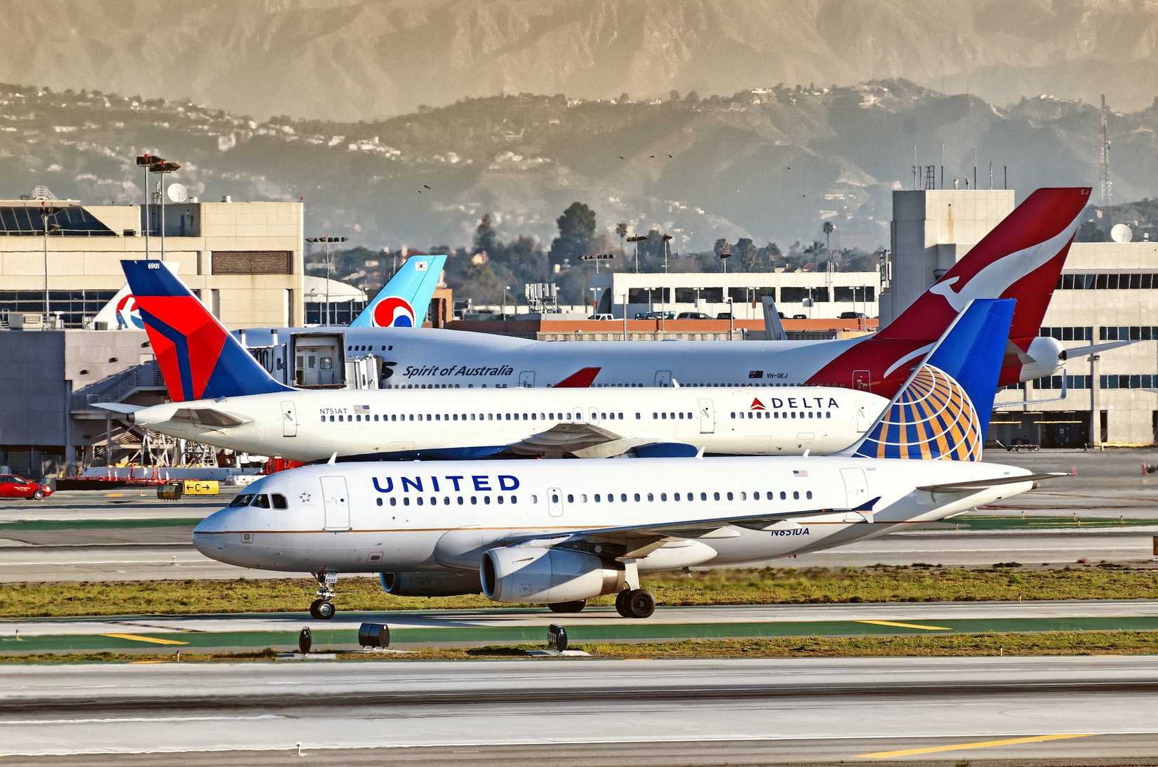 United A319, Delta B757, Qantas 747 at Los Angles