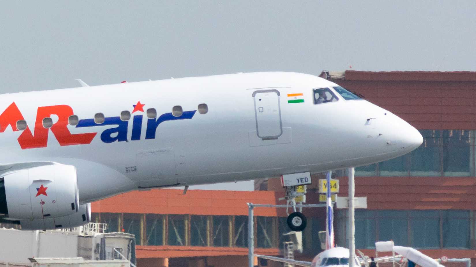 Star Air Embraer E175 Nose