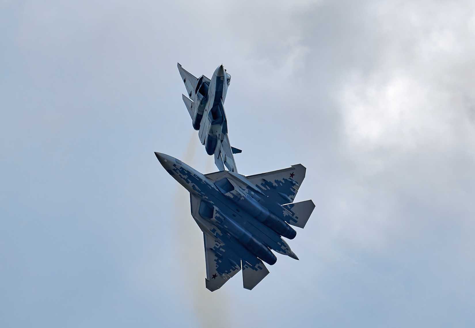 SU 57 (T-50) shows aerial maneuver battle at Moscow International Aviation and Space Salon MAKS 2019.