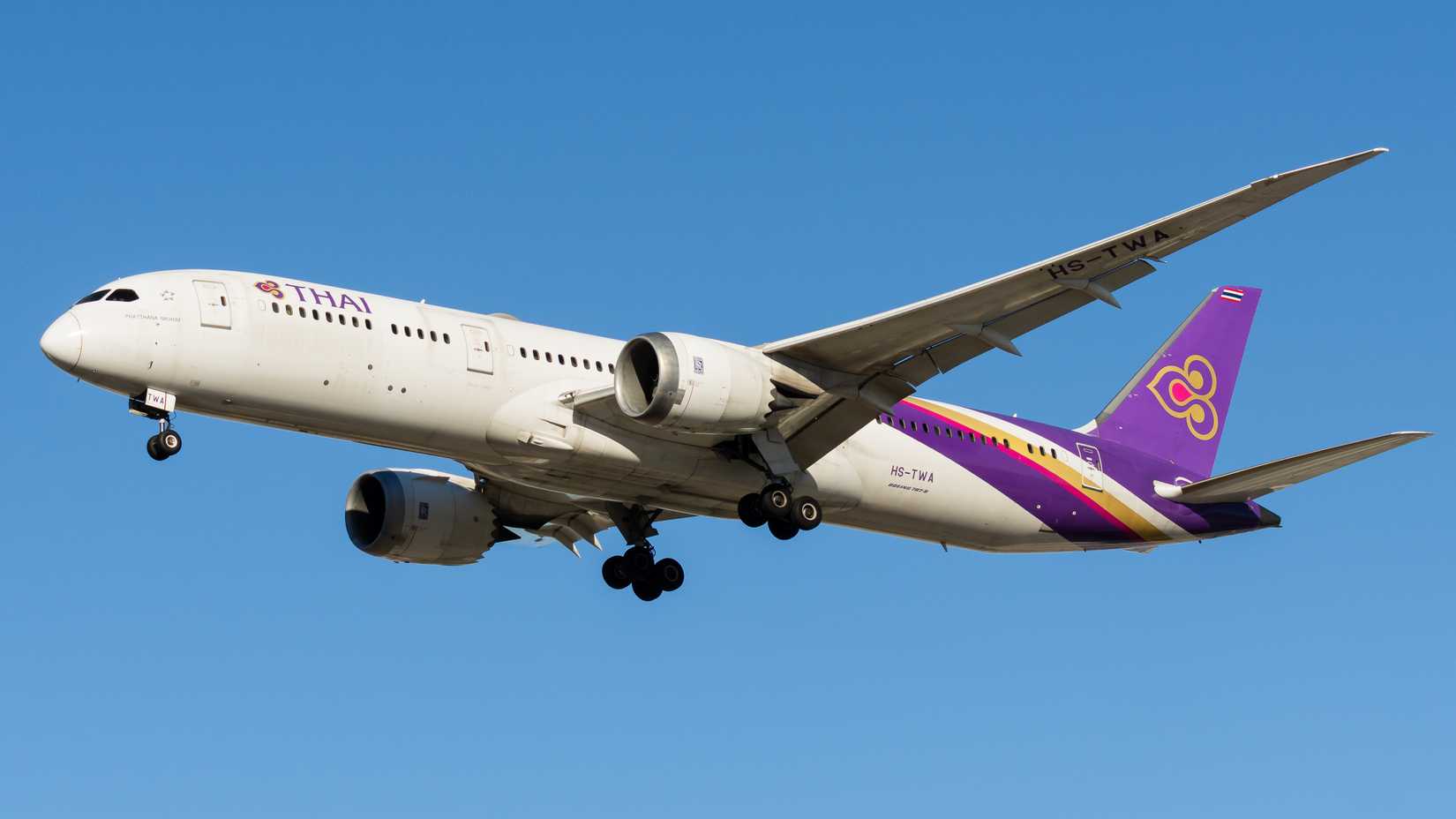 Thai Airways Boeing 787-9 on approach.