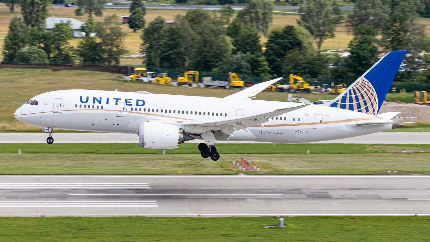 United Airlines 787-8 Zurich