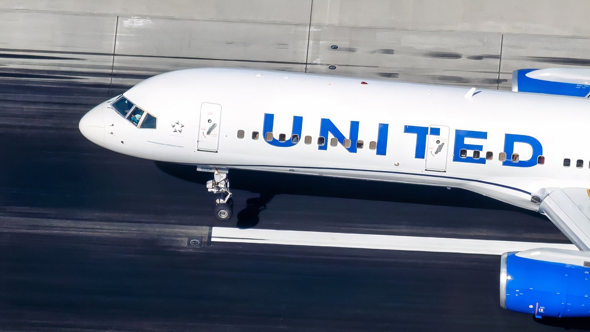 United Airlines Boeing 757-200 seen from above