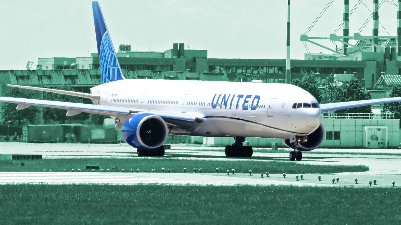 Why United Airlines Still Relies On The Boeing 777-300ER In 2025