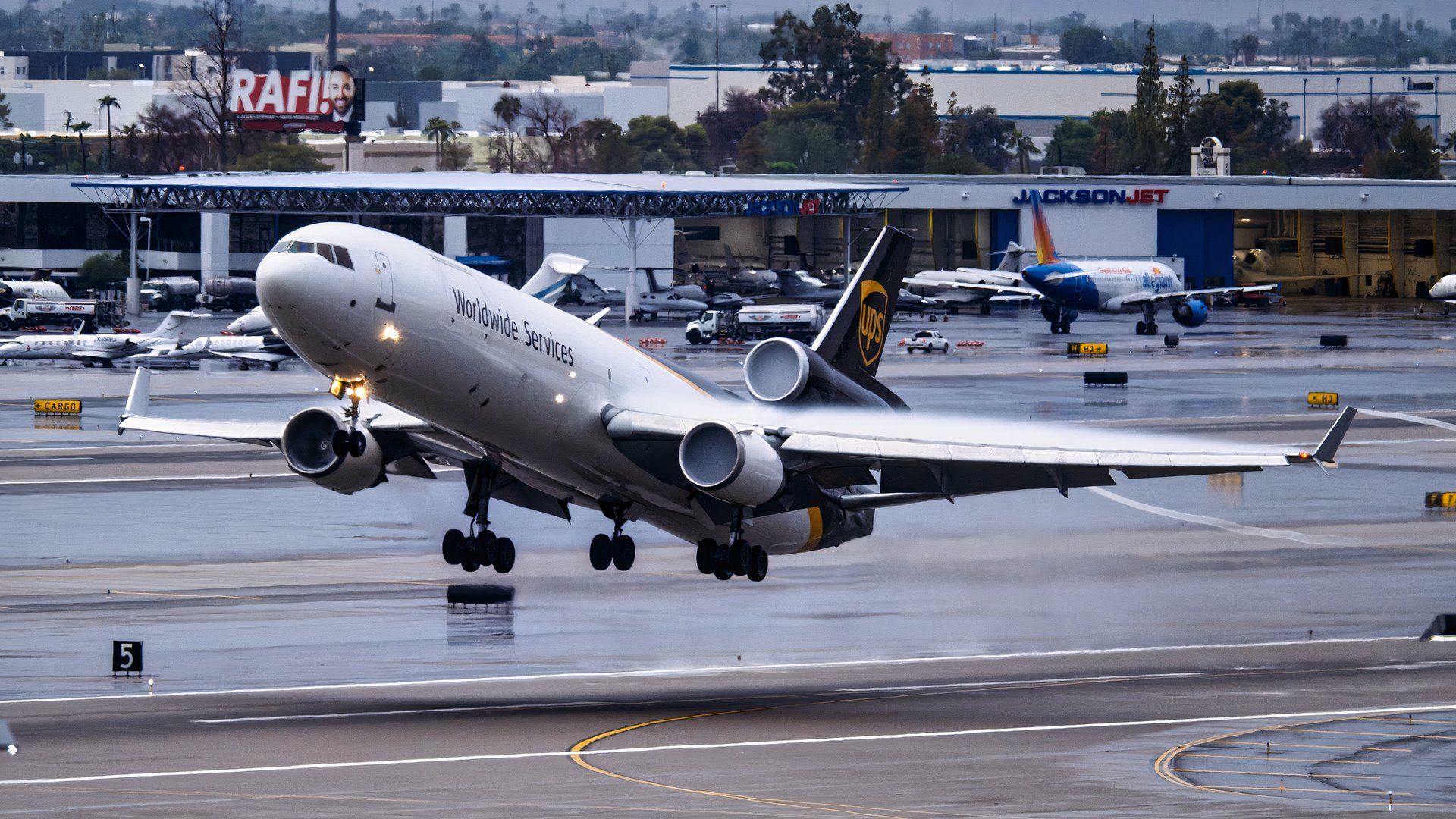 UPS MD-11 SDF