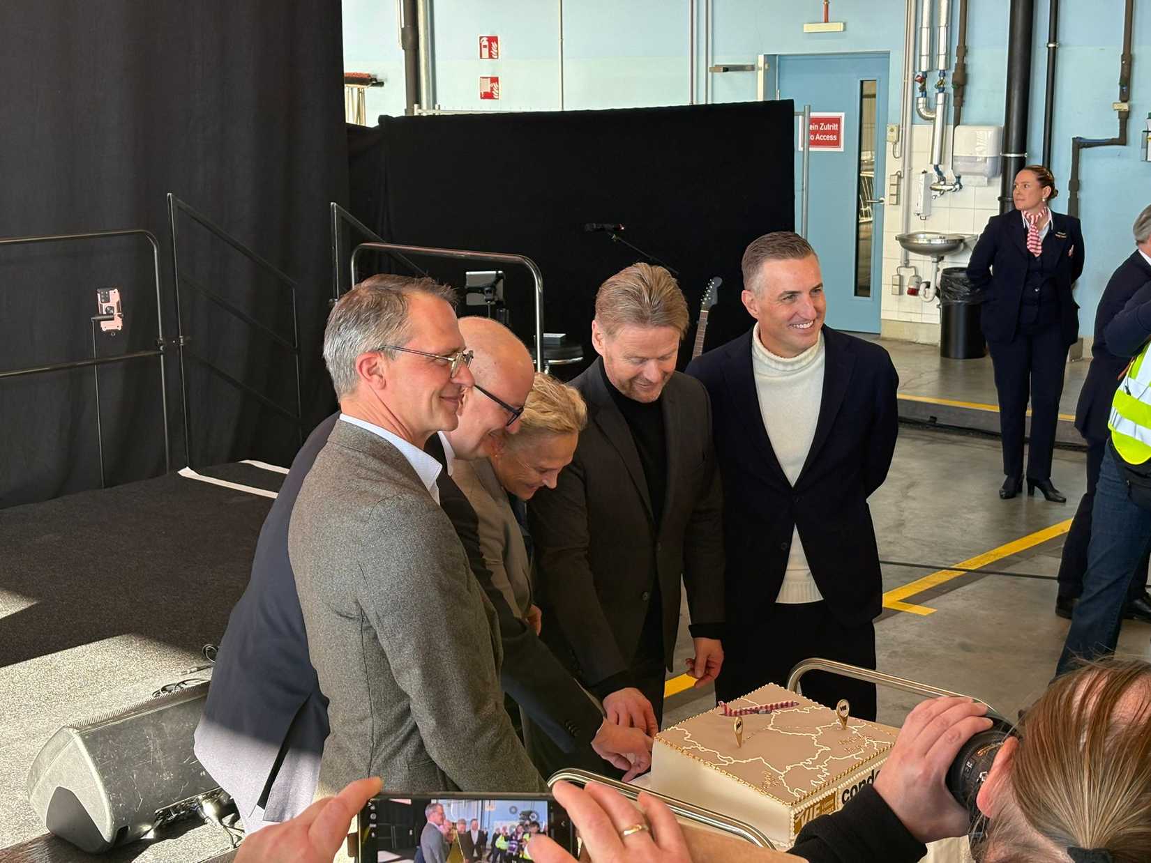 Condor 757 Event Cake