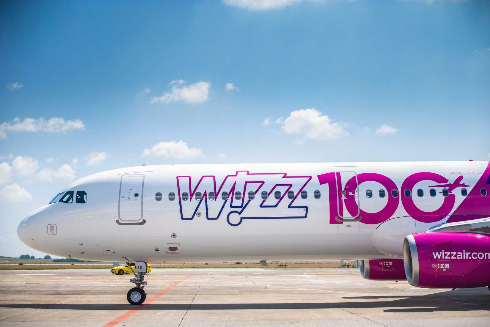 Wizzair A320 100 aircraft livery