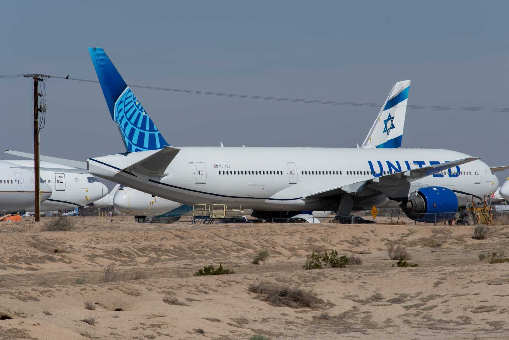 United Airlines Boeing 777-200 N777UA