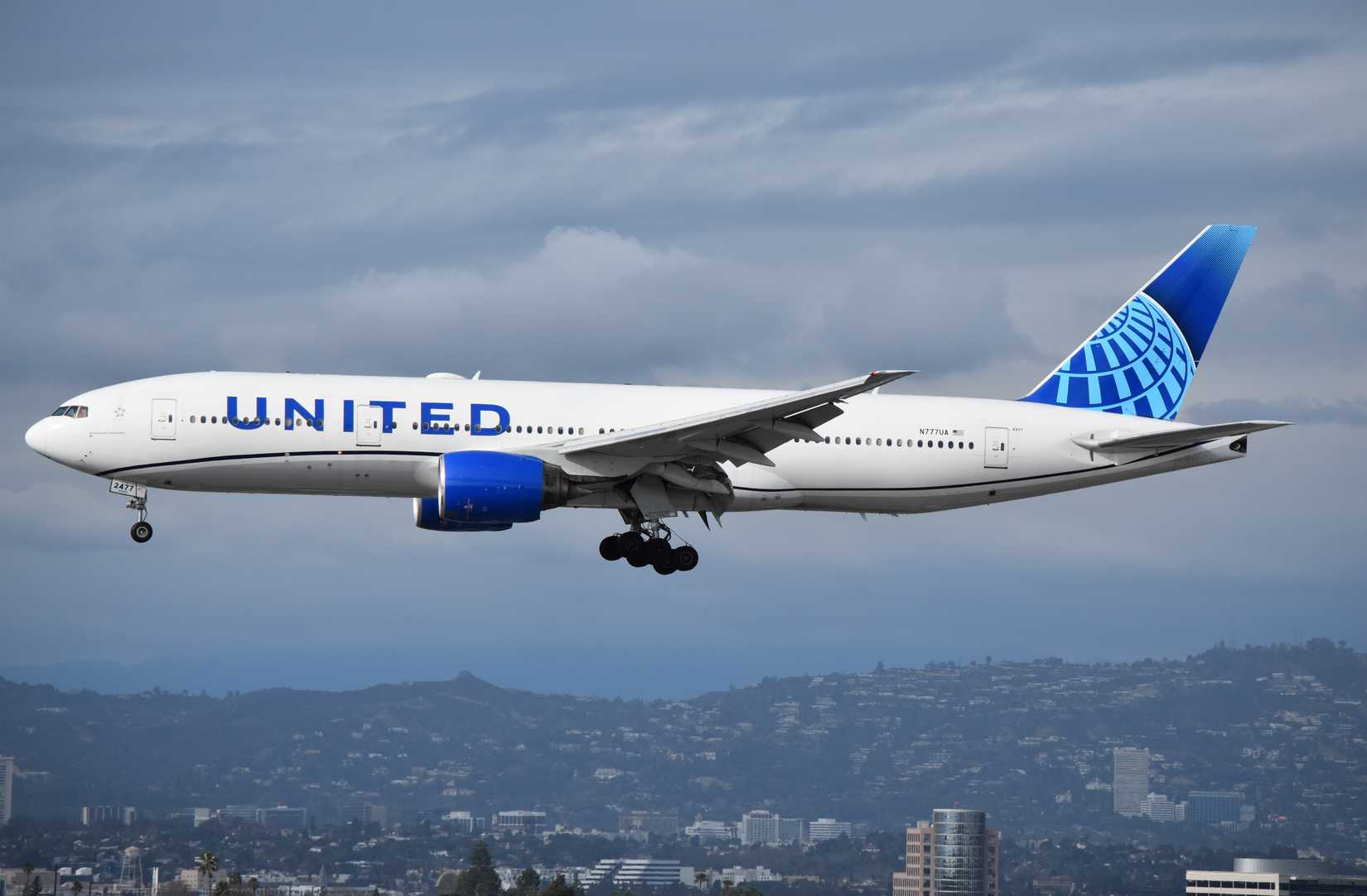 United Airlines Boeing 777-200 N777UA