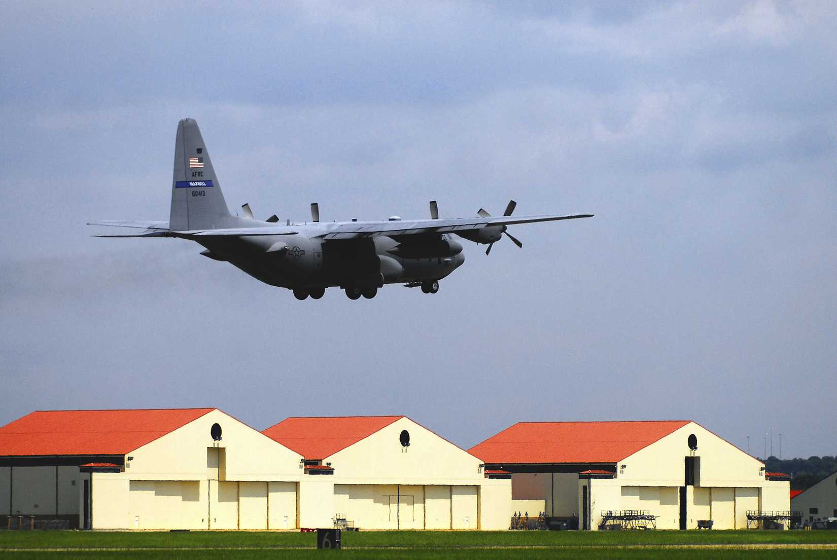 908th_Airlift_Wing_C-130_over_Maxwell_AFB_Alabama