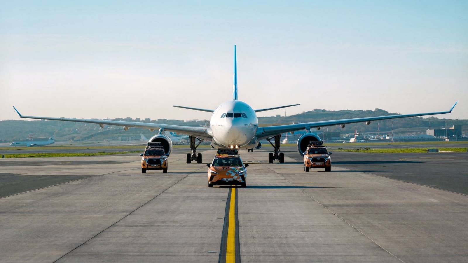 Pearson International Airport, Toronto | Canada Alive!, image size:1600x900