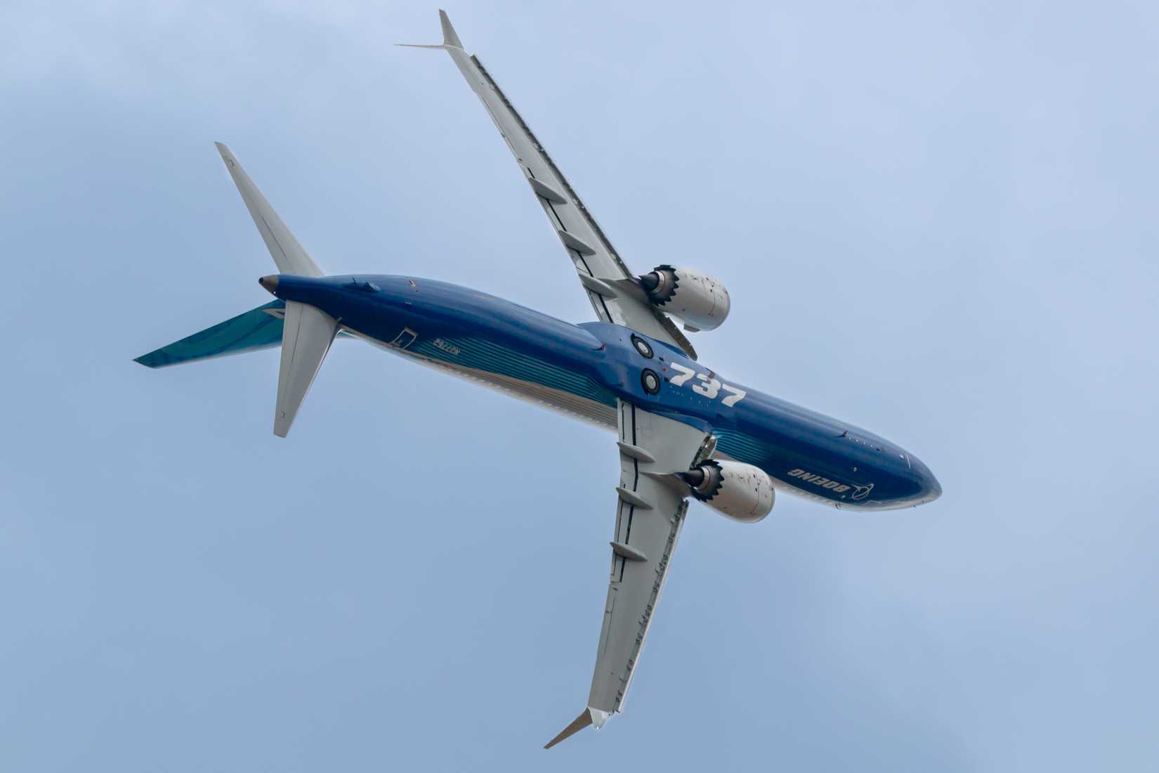 Boeing 737 Max 10 in Flight, showing an impressive banking angle