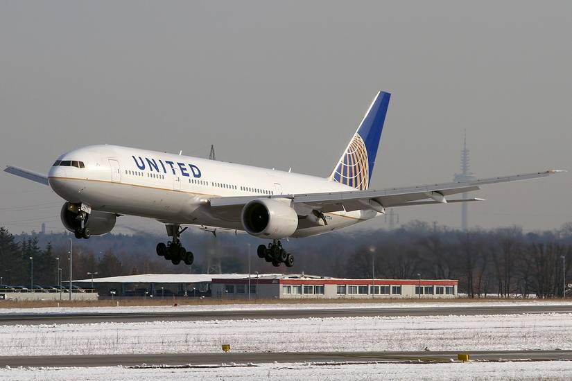 United Airlines Boeing 777-200 N777UA