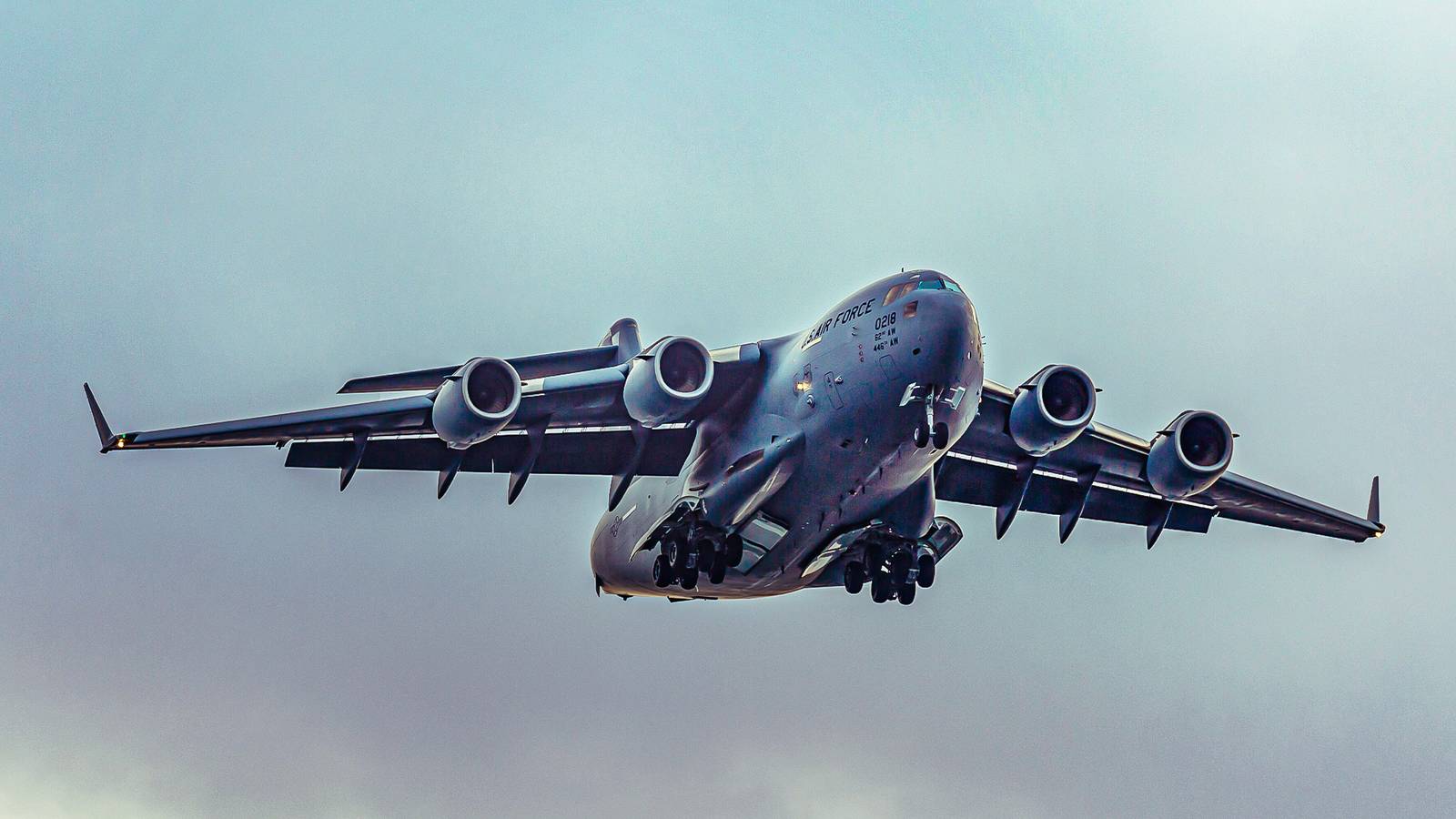 The C‑17 Globemaster’s Unique Cabin Design That Enables Massive Airlift Capability