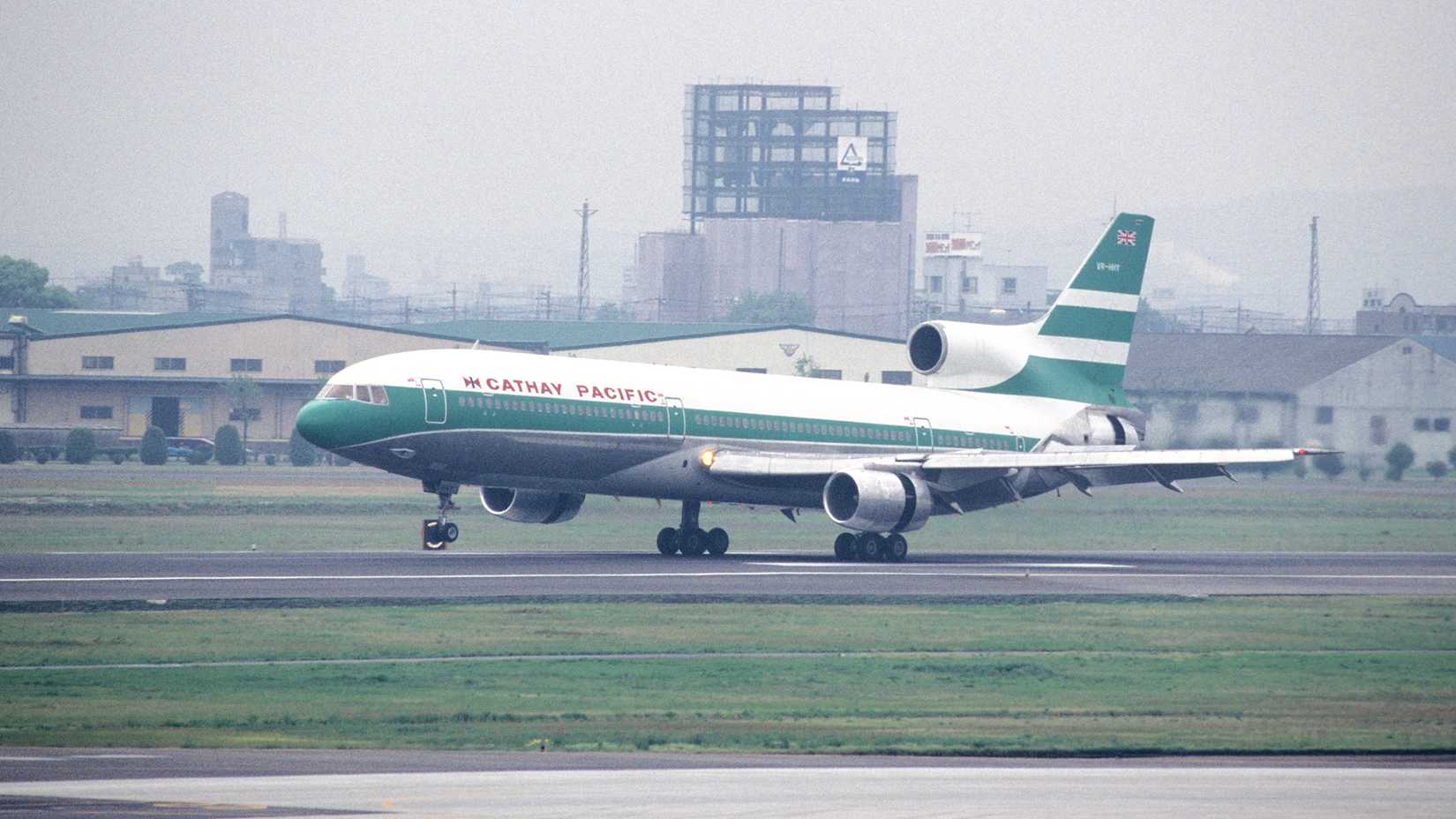 cathay pacific lockheed l-1011 runway