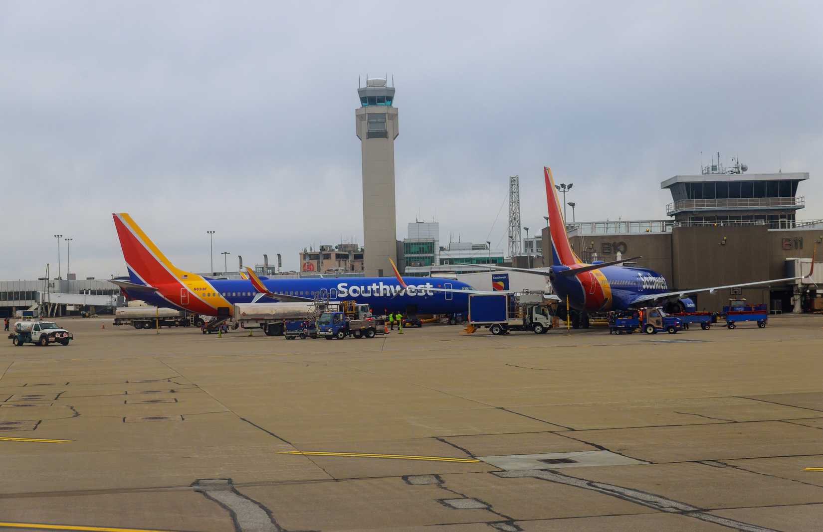 Cleveland Hopkins Airport , Southwest jet airliners.
