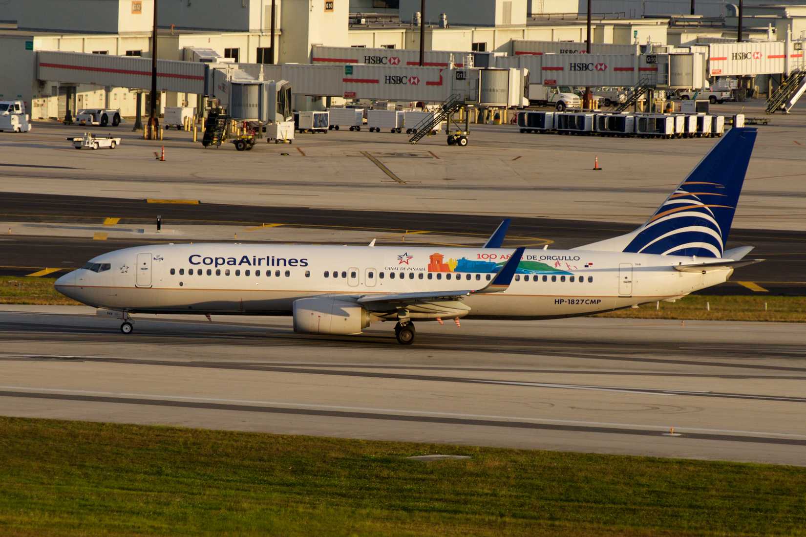 Copa Airlines, Boeing 737-800 departing 