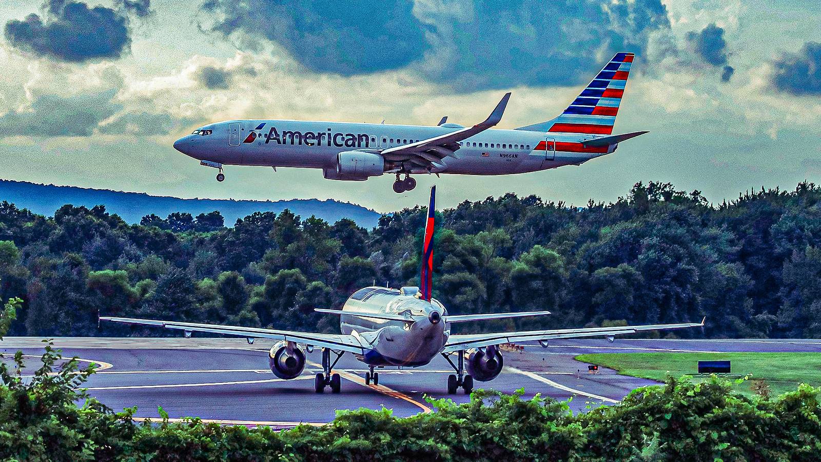 US Airlines Boost Forecasts Despite Soaring Fuel Costs