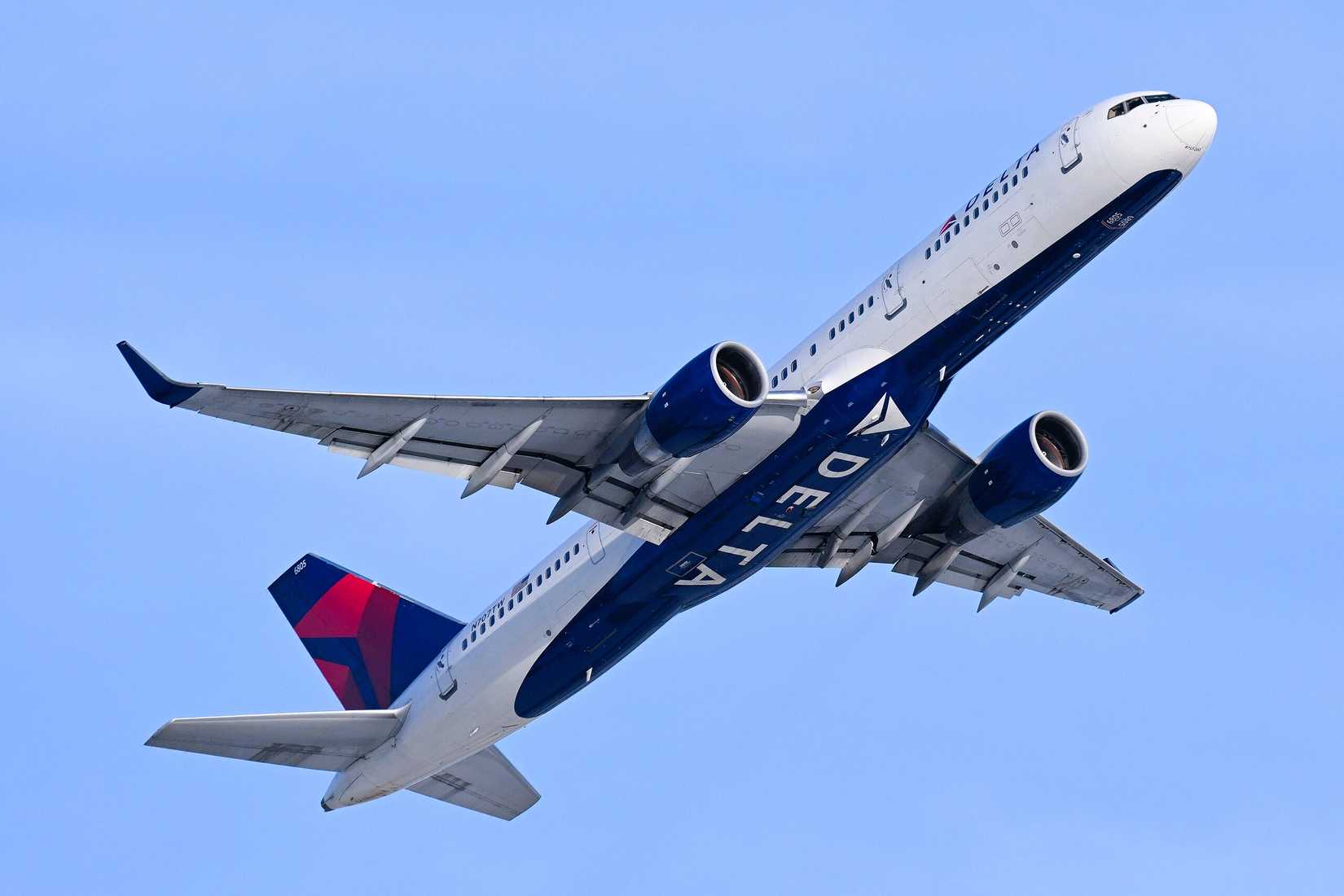 Delta Air Lines Boeing 757-200 taking off from Boston