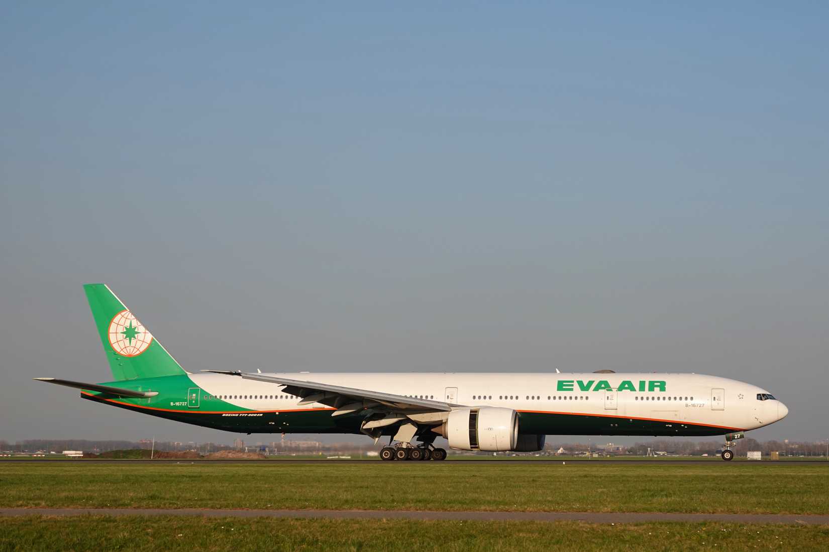 EVA Air 777-300 AMS
