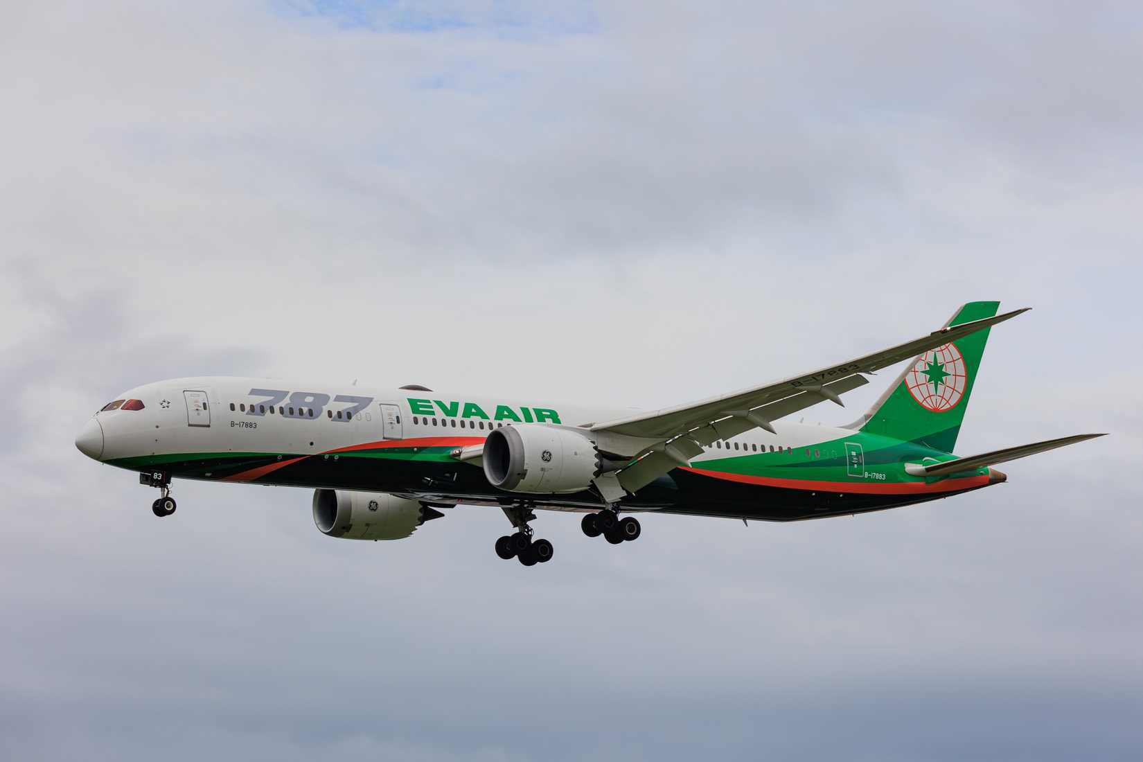 EVA Air 777-300 SGN 2