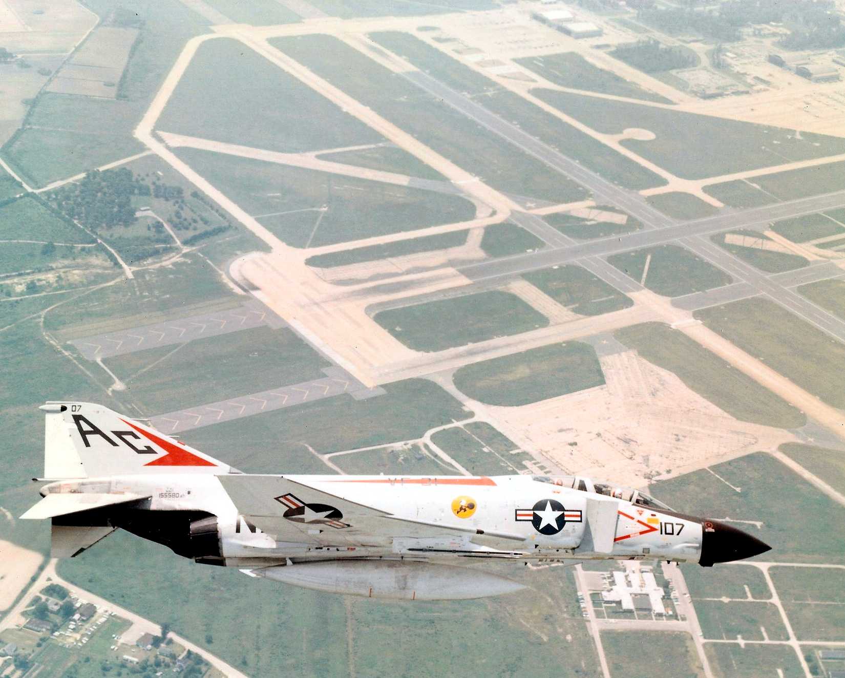 F-4J_Phantom_of_VF-31_over_NAS_OCeana