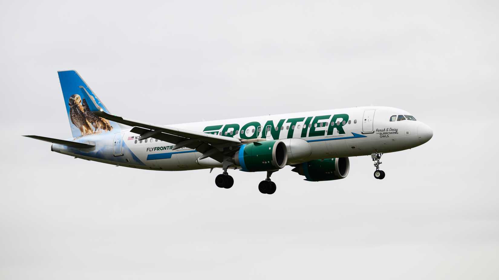 Frontier Flight A320neo aircraft on final approach to landing