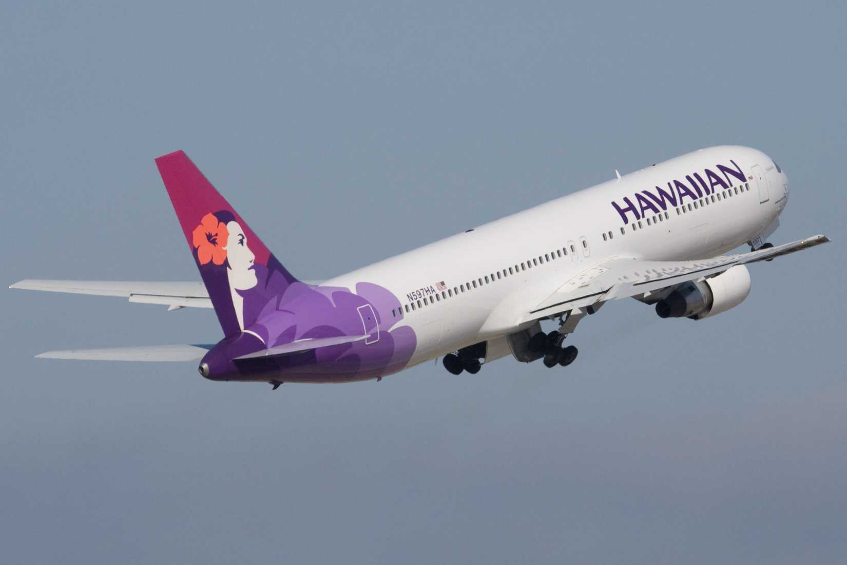 Hawaiian Airlines Boeing 767 taking off