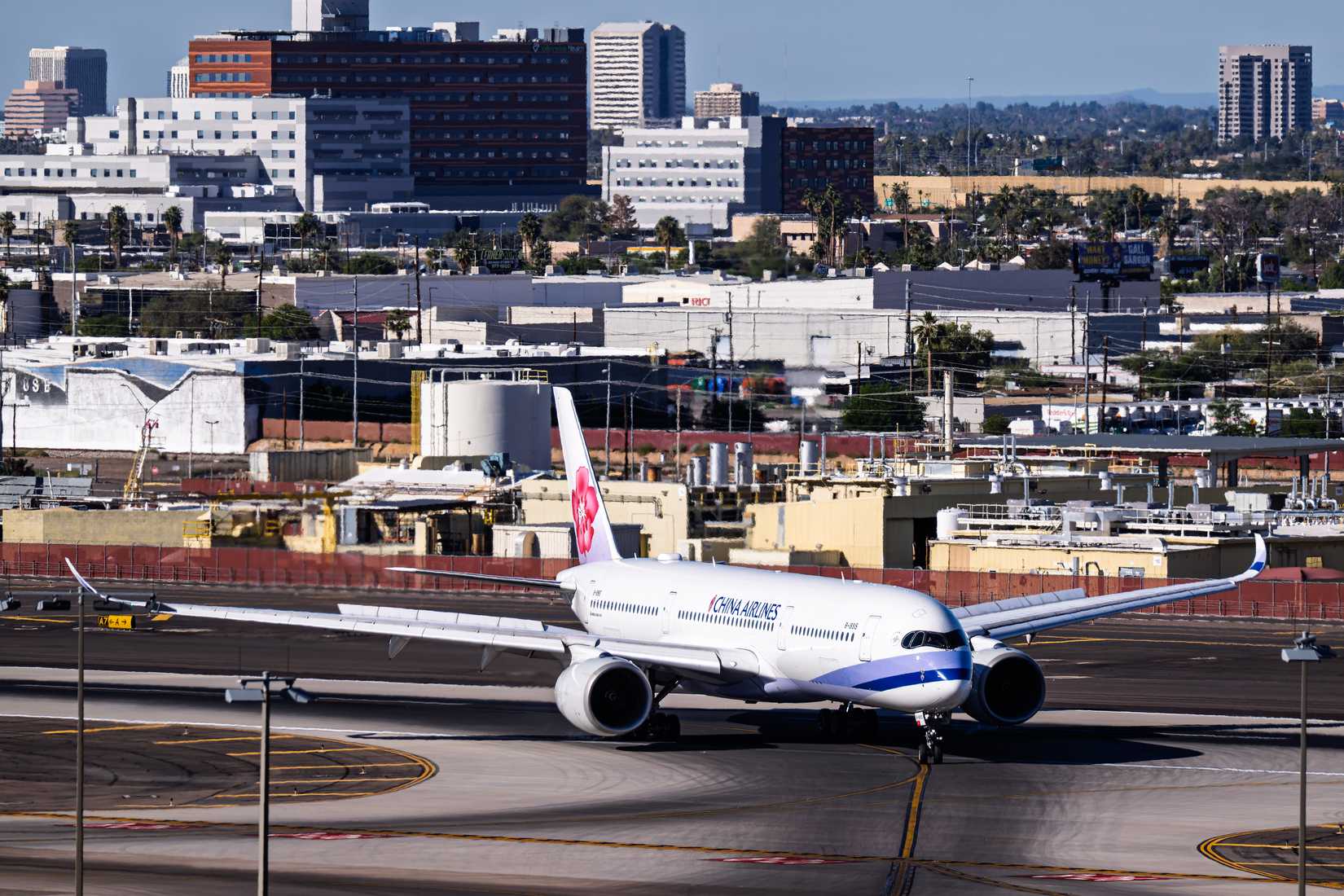 hina Airlines Airbus A350-900 B-18915 at Phoenix Sky Harbor Intl. Airport after arrival from Tiapei.