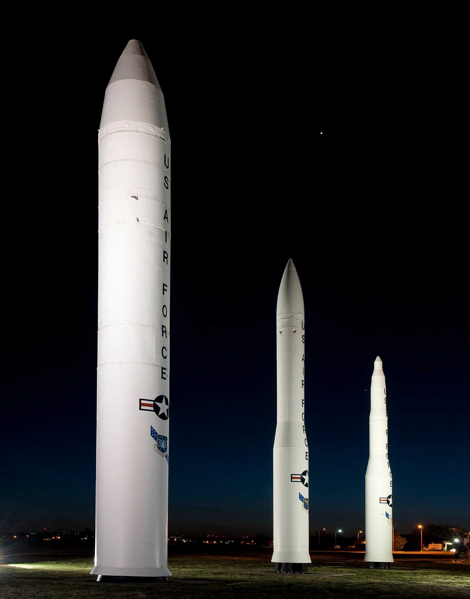 Missile_display_at_F.E._Warren_AFB_120407-F-JW079-036