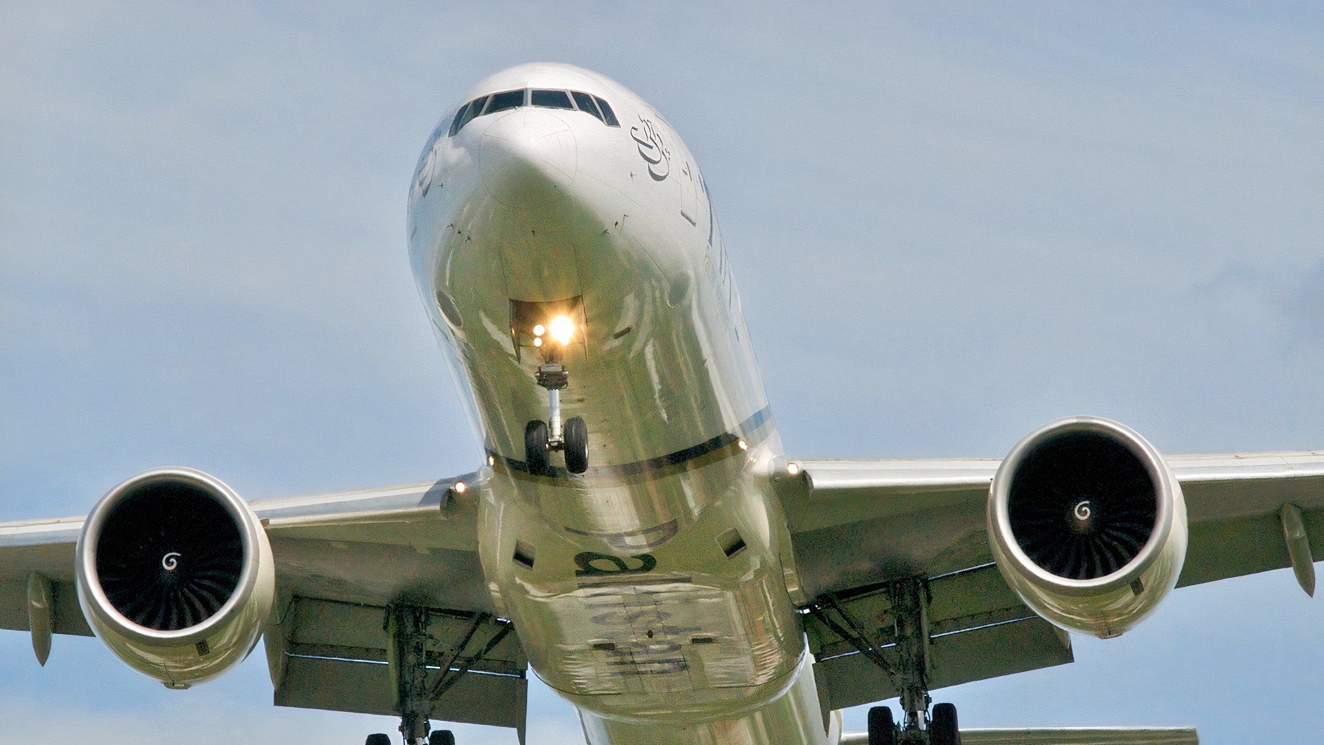 PIA Boeing 777 on final approach
