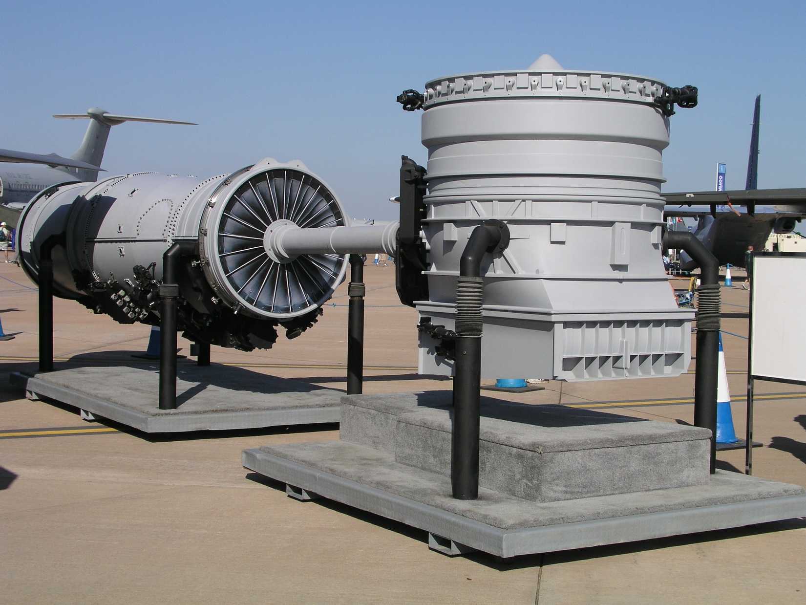 Rolls-Royce LiftSystem coupled to an F135 turbofan for F-35B Lightning II VTOL fighter jet .