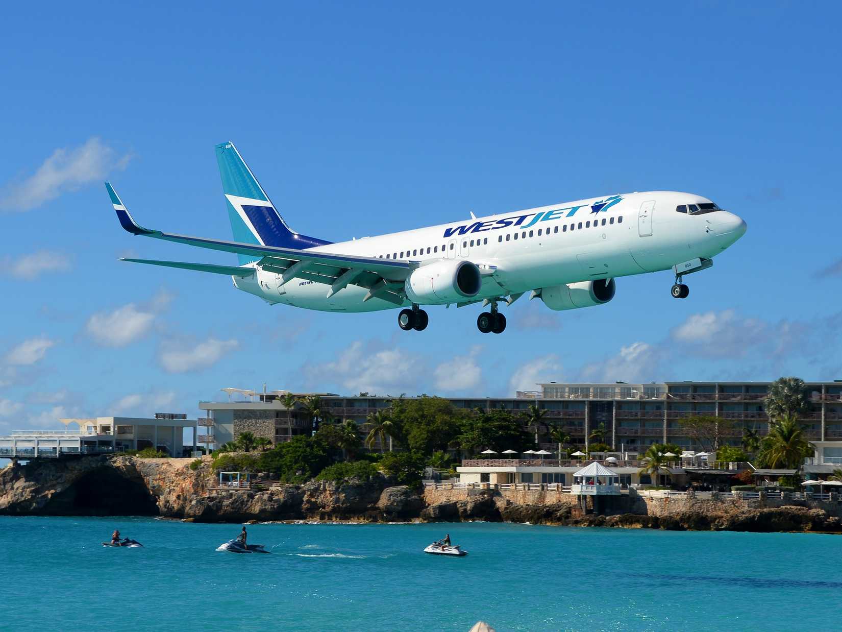 WestJet 737 Landing In St Maarten